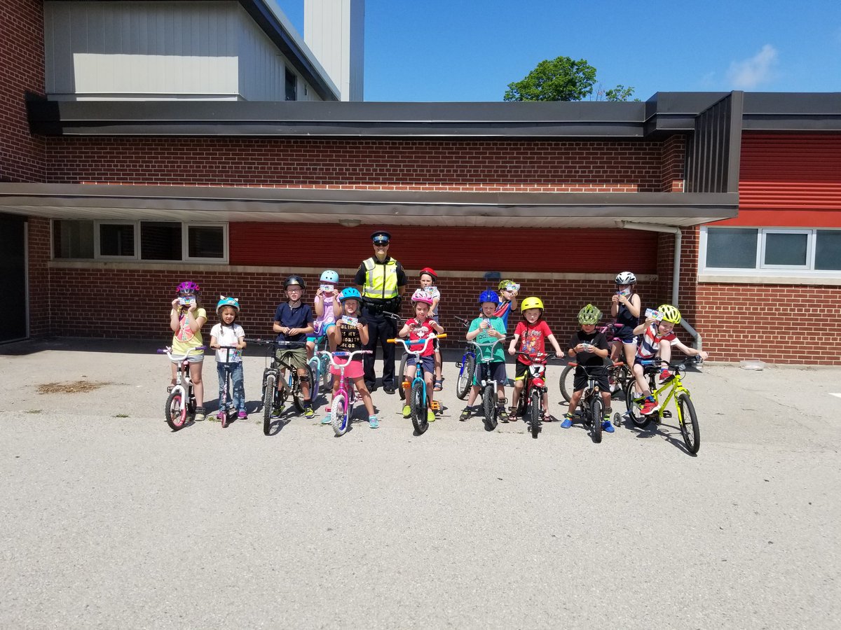 OPP_WR's tweet photo. #HURONOPP had the OPPortunity today to meet up with some young summer campers at the Clinton Coperative Childcare &amp; at the Vanastra Recreation Centre.  Summer Safety talk.  #JrConstables and #PositiveTickets. ^js https://t.co/7W1sCDCeDU