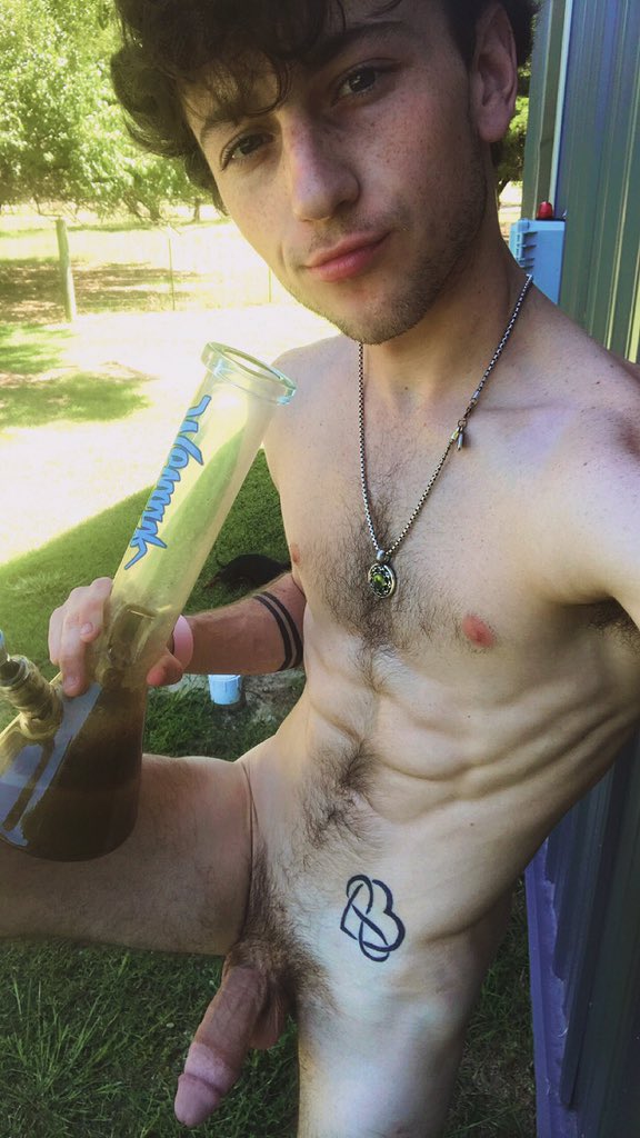 Who doesn’t love a baked lil otter 😁

(Otter?Twink?Twunk?Other?) 
Wtf am I?! Reply your thoughts!