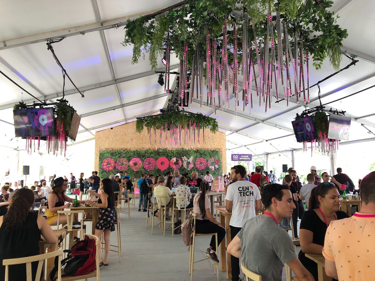 gorock_it's tweet photo. Jour 2 du #Startupfest! On aime la viiiibe🌺| #getinspired #goodvibes #innovation https://t.co/3IuQ55sxPX