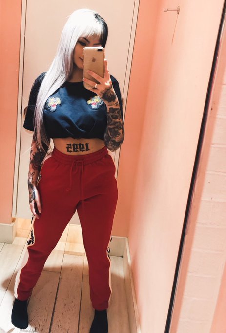 1 pic. fotos no provador só pra mostrar a calça da hotwheels que não comprei ??‍♀️ hauahauahauahauah