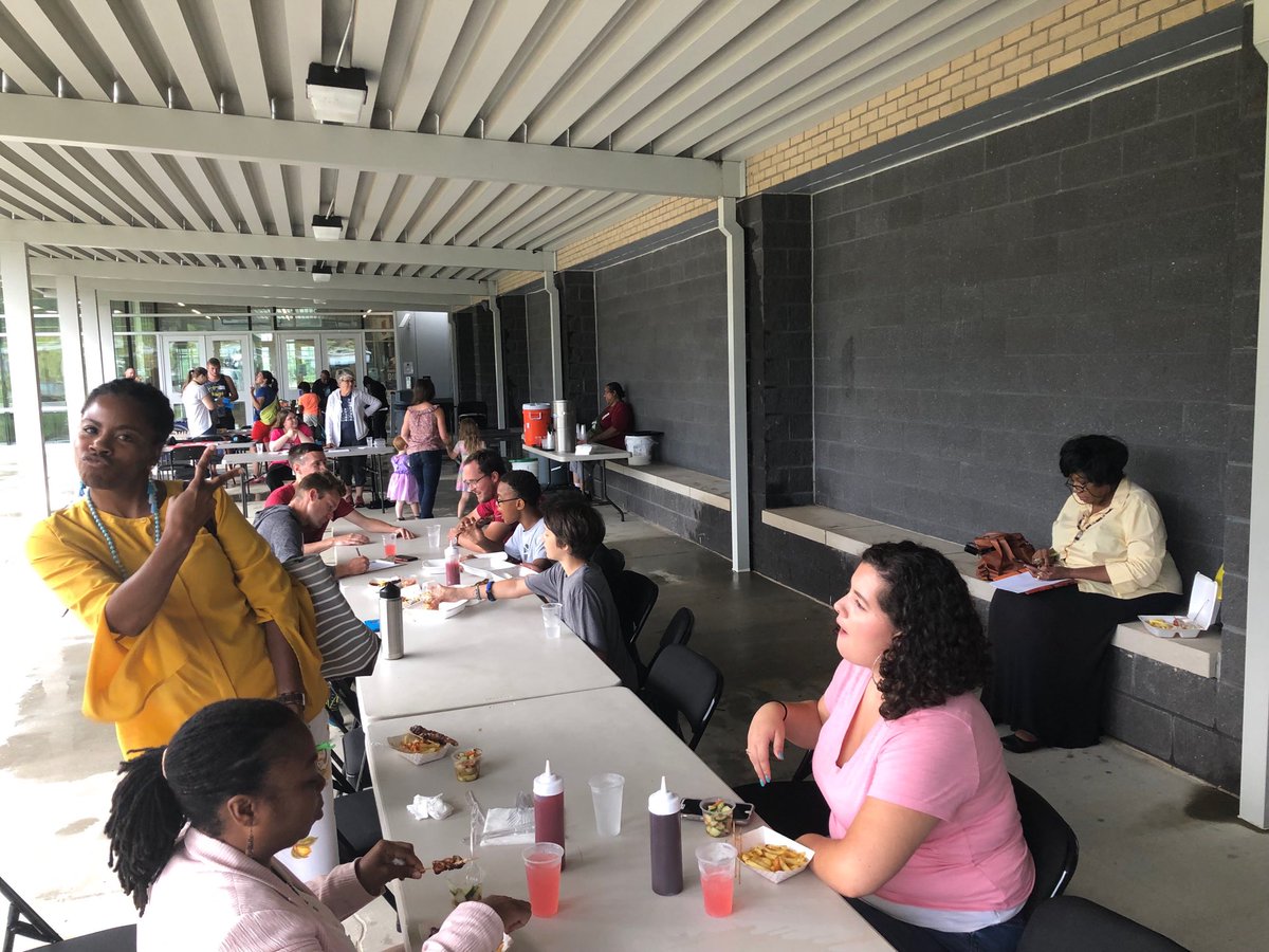 aprildockery's tweet photo. Rain or shine Cougar Block Party!!!! #CougarPrideAVL #TheACSWay https://t.co/wJwY1WhjPD