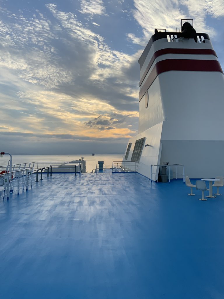 朝焼けを見ながらスケベ描くのはなかなかいい気分 