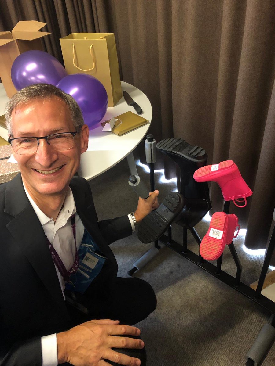 tall_rachel's tweet image. Our Chief Executive ⁦@MaudsleyNHS⁩, Dr Matthew Patrick’s leaving party.   A phenomenal leader but, above all, a warm, wise and compassionate colleague.  We will miss him enormously #SlamStar #TeamSlam #itsjustsomethinginmyeye