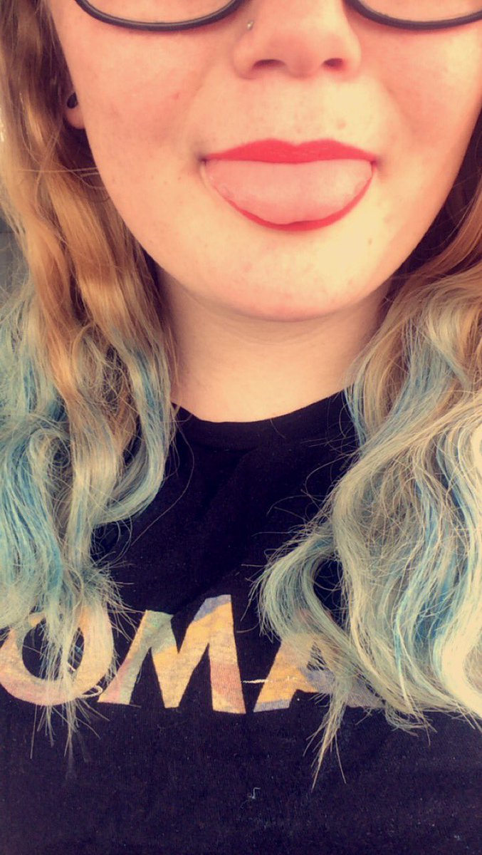 abzigailz7's tweet photo. @gooddyeyoung making me feel like myself again 💙 Blue Ruin, you didn’t ruin me 😭 #PoserPaste https://t.co/KlB3lzJZLM