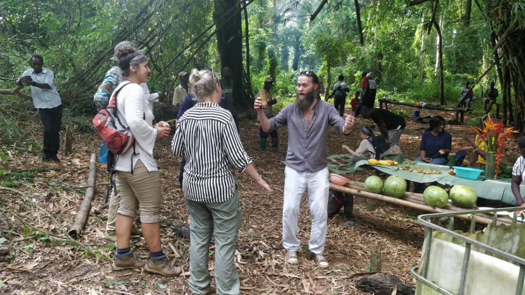 Portal_Forests's tweet photo. @BangorUni pleasure hosting your MSc Tropical Forestry students. They had a real #forest immersion-drinking #palmwine from bamboo cups, sucking on fresh coconuts &amp; eating off amaranth leaves.They also got to see a private forest in action. #sustainableforestry #thinklandscape https://t.co/w88xZHF7pG