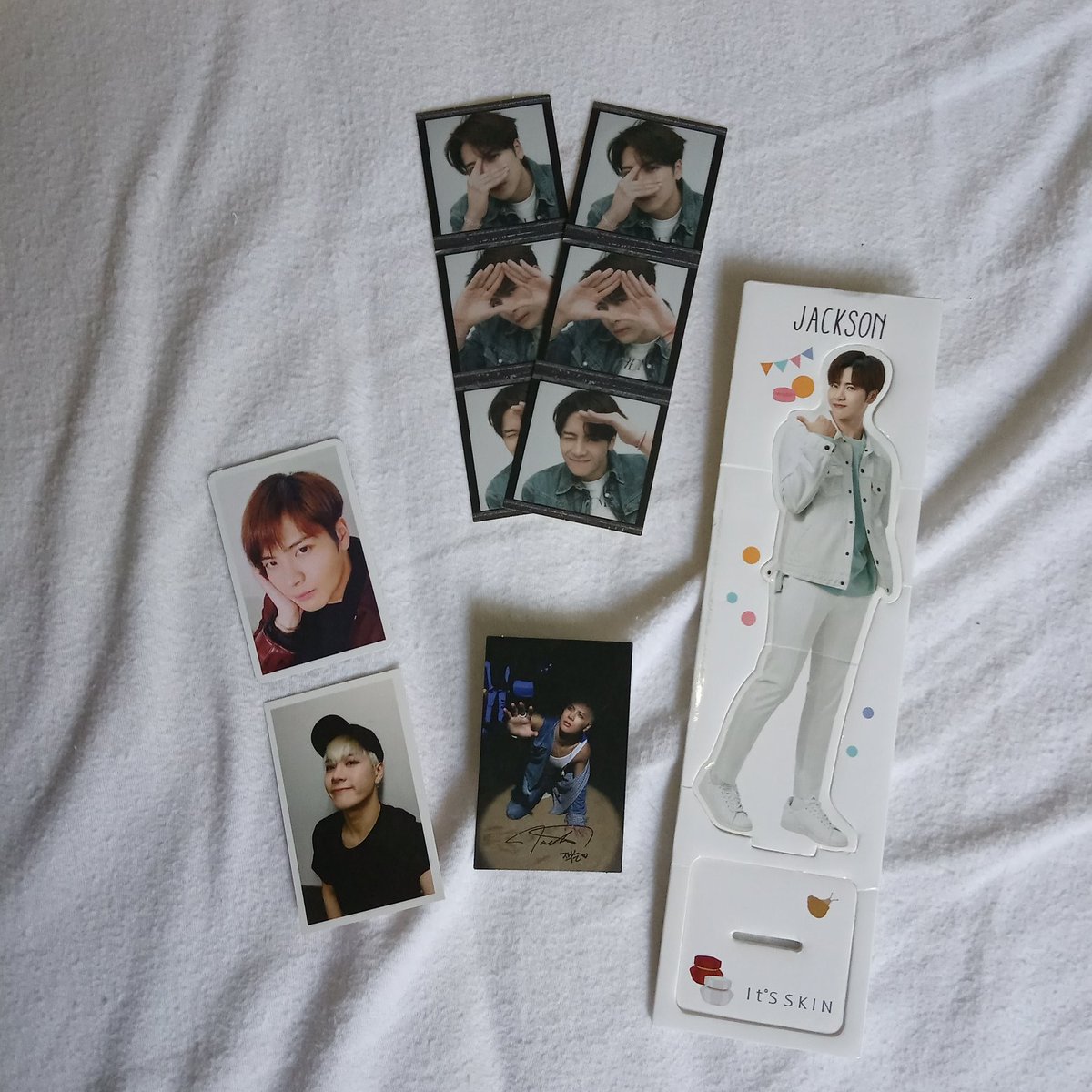 SPRZEDAM WANNA ONE, GOT7 JACKSON
albumy - 60-70zl 
photocard- 30zl 
naklejki - 15zl
standee - 10zl
OKAZJA całość jacksona sprzedałabym za 50zl
potrzebuje pieniążków więc można się negocjować #sprzedam #rt #wywiadzkpoperkami