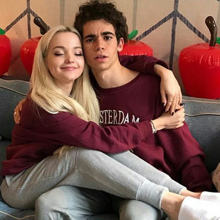 Lara12299685's tweet photo. Encontré la foto perfecta
@TheCameronBoyce @DoveCameron https://t.co/WluGRCwh9a