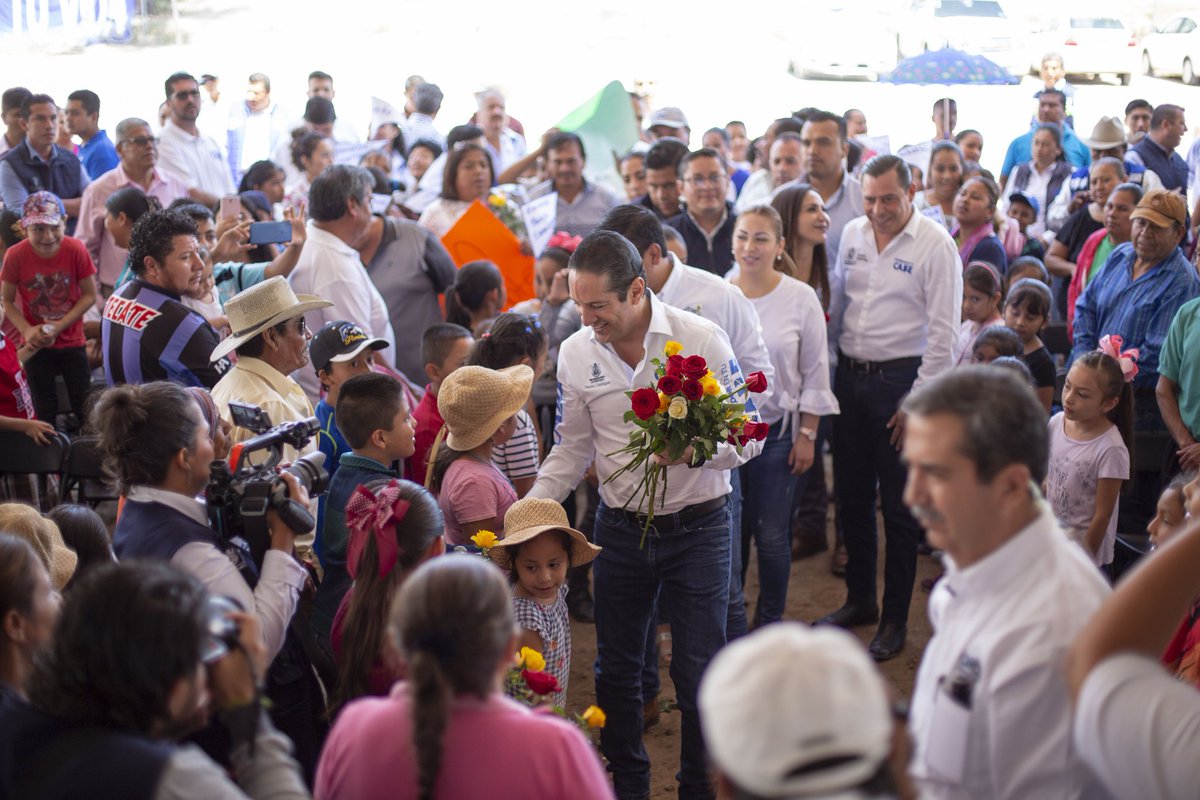 PanchDominguez's tweet photo. En la comunidad de Guadalupe Septién, anunciamos un paquete de obras por 67 mdp para Pedro Escobedo; acciones para que mil 500 habitantes de 9 localidades del municipio vivan con más salud, tranquilidad y mejor accesibilidad en sus calles. #EnTuCalle https://t.co/QG8Ymf8D3k