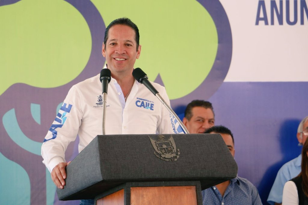 PanchDominguez's tweet photo. En la comunidad de Guadalupe Septién, anunciamos un paquete de obras por 67 mdp para Pedro Escobedo; acciones para que mil 500 habitantes de 9 localidades del municipio vivan con más salud, tranquilidad y mejor accesibilidad en sus calles. #EnTuCalle https://t.co/QG8Ymf8D3k
