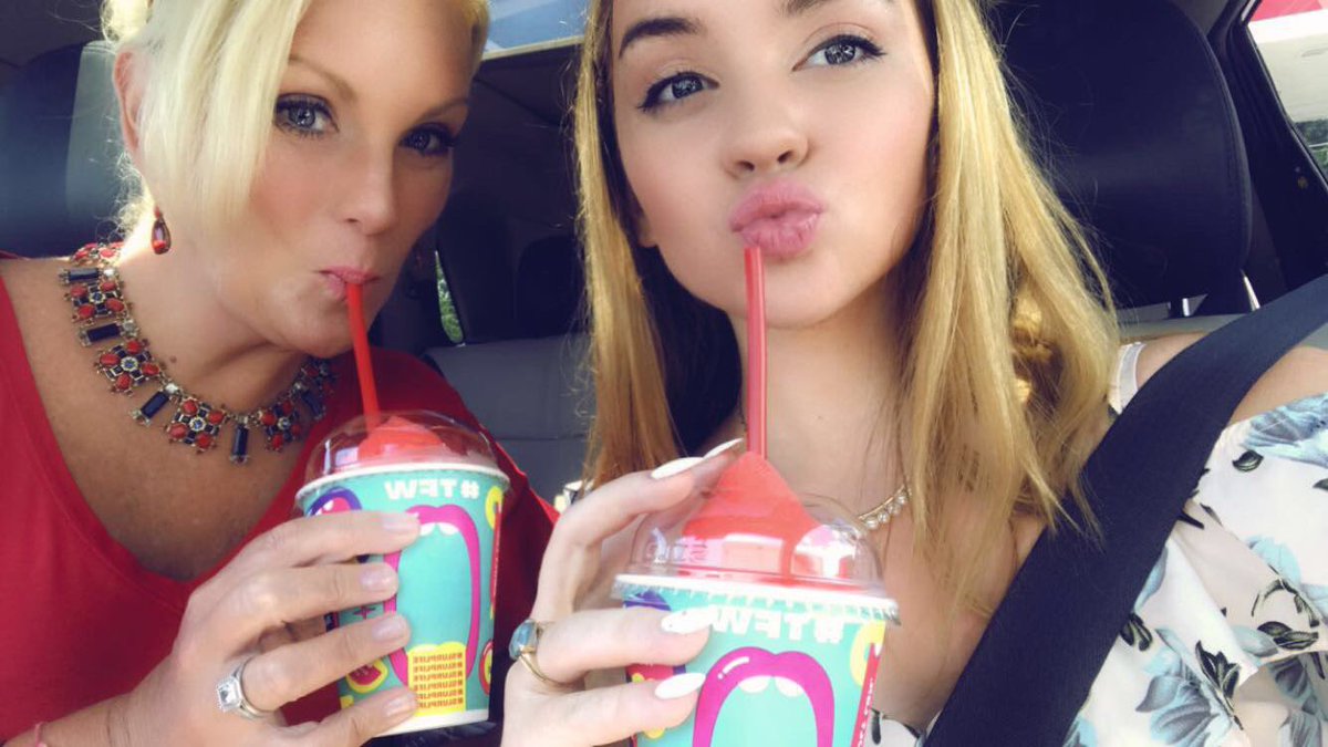 kari_sullivan's tweet photo. Я люблю тебя, Alexei! Cheers! @Stranger_Things #strangerthings3 #slurpeeday #nocherrynodeal https://t.co/hX96ayatvc