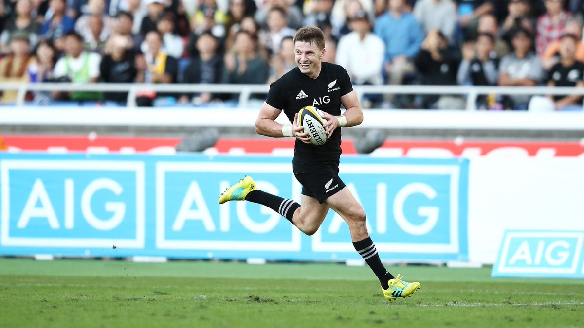 BluesRugbyTeam's tweet photo. 🔒Welcome to the 09 @beaudenbarrett!

#BluesAllDay https://t.co/UfecCCQazU