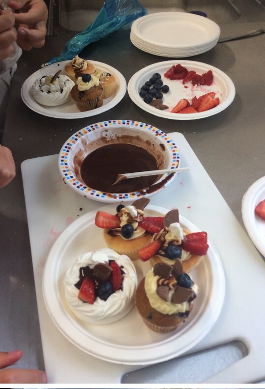HamfordPrimary's tweet photo. After school clubs are fun, after school clubs can ignite new interests, after school clubs can also be incredibly tasty. Our young bakers produced the WOW factor in this weeks baking club. #juniormasterchefs #toogoodtoeat https://t.co/gp4l5iwyBn