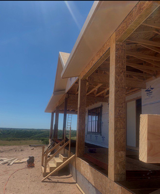 Framing stage- taking shape and feeling like a home! 
.
.
.
#construction #homebuilder #smallbatch #adamo #custom #inspire #colorado #homesweethome #home #builttrue #buildersofinsta
