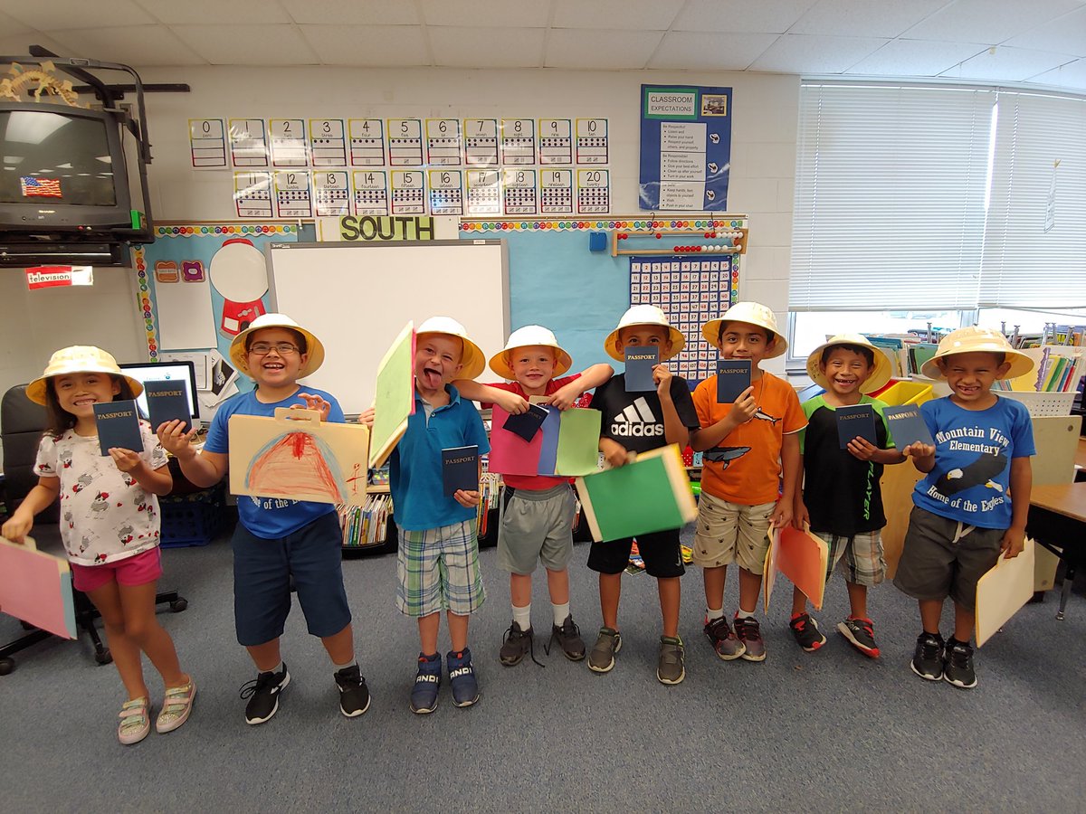 MsSchiffresMVES's tweet photo. These explorers learned about North America today with a passport stamp to Mexico and a taste of churro apple pies! https://t.co/kfNaqClJMN