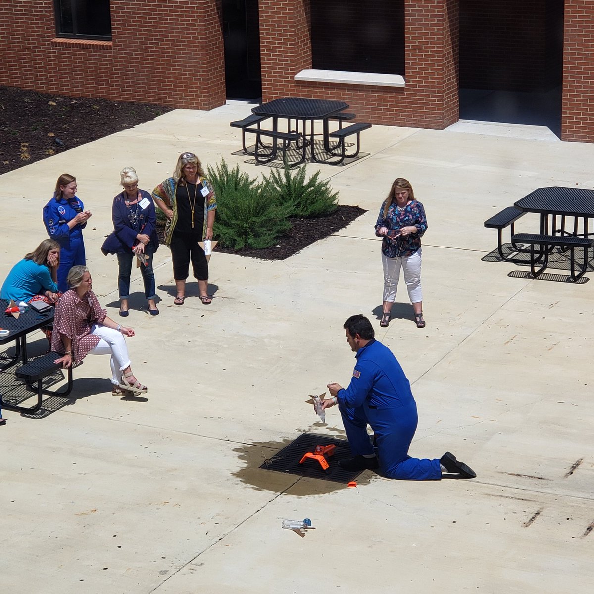 rhaleytweets's tweet photo. This guy right here is one of the most exceptional educators I know. Anyone willing to get soaked for science gets an A in my book. YOU ROCK,  @MrPughsley !
#ExpectMore19 https://t.co/MxYeAJSTrw