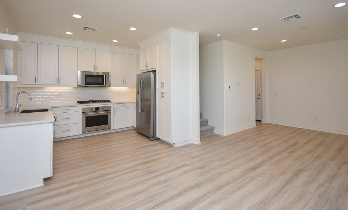 CPMTEAM's tweet image. #ThursdayThoughts Wouldn&apos;t it be amazing to come home after a long day to.... a beautiful, BRAND NEW 4BR/2.5BTH condo with... ahhhhh, #AC !! ❄️😌 Check it out!! #condo #vista #chamberlainpropertymanagement  cpmteam.com/property-listi…