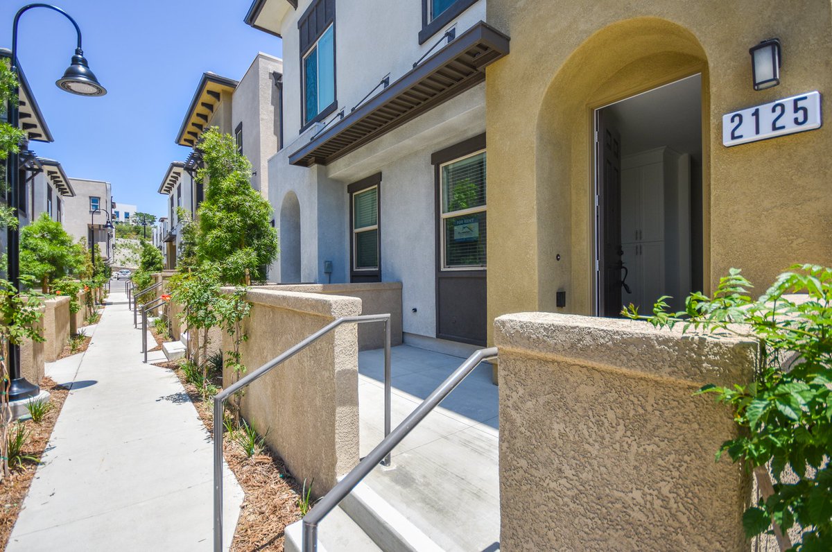 CPMTEAM's tweet image. #ThursdayThoughts Wouldn&apos;t it be amazing to come home after a long day to.... a beautiful, BRAND NEW 4BR/2.5BTH condo with... ahhhhh, #AC !! ❄️😌 Check it out!! #condo #vista #chamberlainpropertymanagement  cpmteam.com/property-listi…