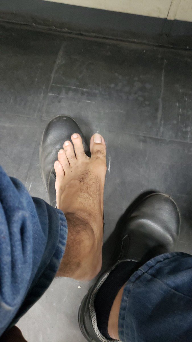 Entuxo's tweet image. Galera, to vendendo anti-pack de pé. 25 reais por mês ou eu vou floodar teu inbox com fotos dos meus pés.