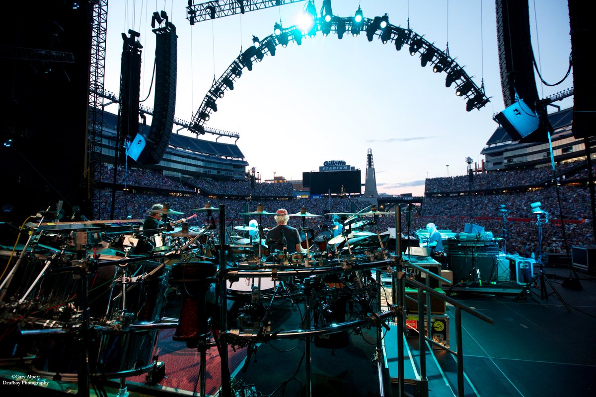 deadandcompany's tweet photo. “Only you & me at the edge of an endless sea. And remember that the only time is now” - from the East 💀🌹⚡️
Every moment from our #summer tour is now here: https://t.co/rQsREzSQPu https://t.co/jSl8s4SrQ4