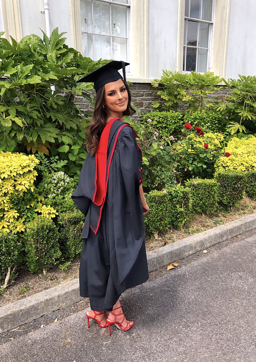 mia_wat's tweet photo. I cannot believe my university experience is over. The best decision to do a Criminology degree at USW I’m so grateful for the experience. I’ve officially graduated with a First Class Honours Degree in Criminology and Criminal Justice 😄🎓 #USWGrad @USWCriminology https://t.co/p2RphmPmof