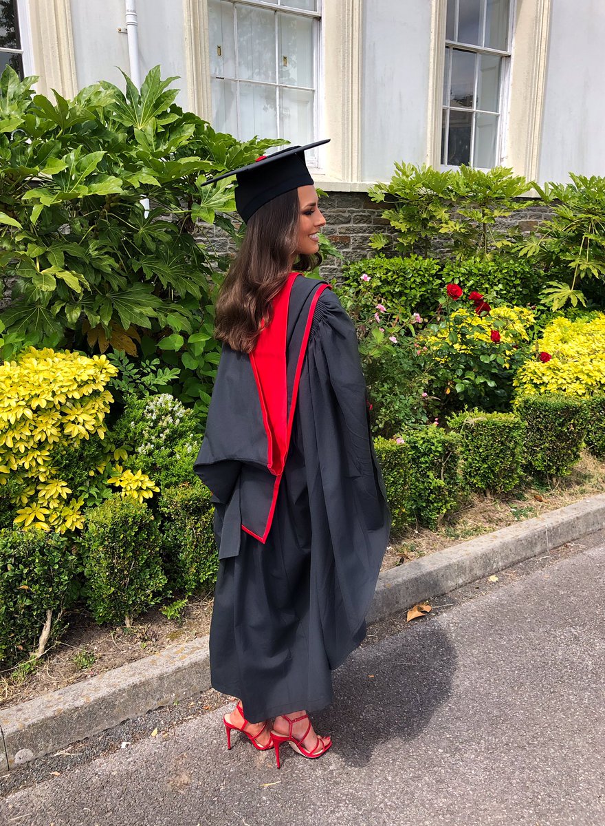 mia_wat's tweet photo. I cannot believe my university experience is over. The best decision to do a Criminology degree at USW I’m so grateful for the experience. I’ve officially graduated with a First Class Honours Degree in Criminology and Criminal Justice 😄🎓 #USWGrad @USWCriminology https://t.co/p2RphmPmof