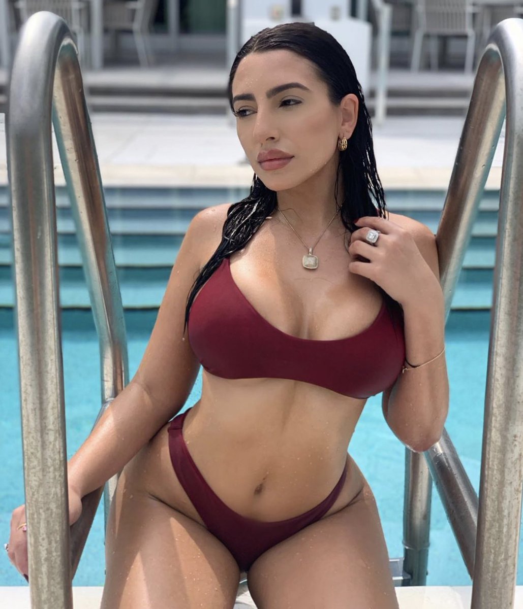 Melaniemariii_'s tweet photo. Forbidden fruit https://t.co/QeOadTOqqa