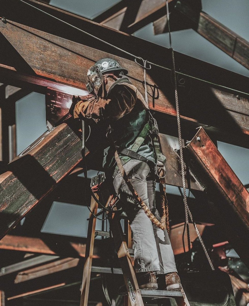 workbootworld's tweet photo. Working hard through the week. Hang in there, the weekend is almost here!

📸 via @thorogood_usa 

#workboots #thorogoodboots #safetytoeboots #bluecollar #bluecollarworkers https://t.co/bBpKdaK42B