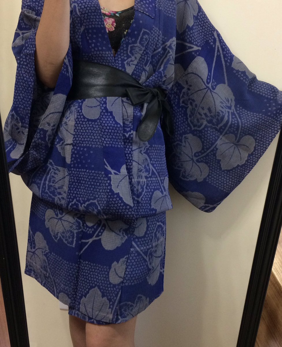 Yuki カナダで着物 着物を気軽に活用する方法 着物を おはしょり たっぷりとって たくし上げ 短く着付けて バックパック背負って自転車 にも載っちゃうよー 着物 着物アレンジ Kimono 着物ドレス