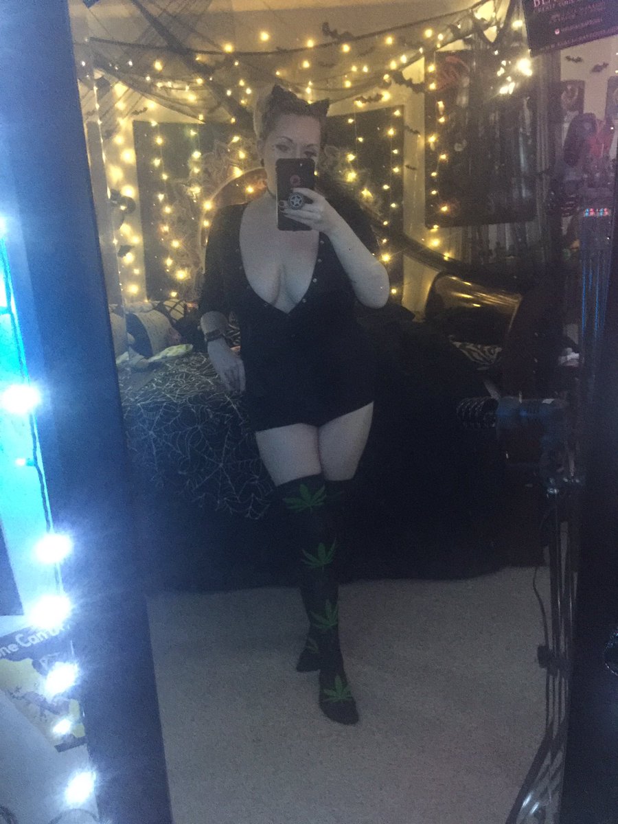 🎆❄️🖤🦇Cheeky Slag🦇🖤❄️🎇 tweet media