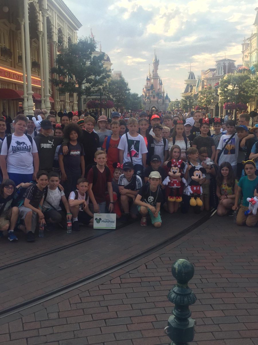 Paris day 4! We spent the day at <a href="/DisneylandParis/">Disneyland Paris</a> and we had such a good time! The day was just magical! #Y7s #lovelanguages #French  <a href="/stkathsschool/">St Katherine's</a>
