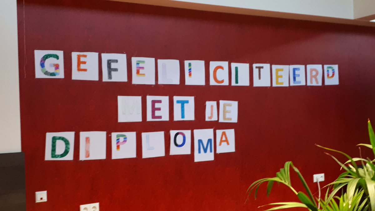 Vanavond zijn de 'winnaars' (leerlingen) van <a href="/cso_dezonnehoek/">cso_dezonnehoek</a> in Apeldoorn beloond met een certificaat en/of diploma van <a href="/Groeipunt/">Groeipunt</a> voor VCA, kettingzaag, veilig werken met kleine machines, de maaimachine en de minigraver. Gefeliciteerd allemaal! <a href="/gem_apeldoorn/">Gemeente Apeldoorn</a> <a href="/zone_college/">Zone.college</a>