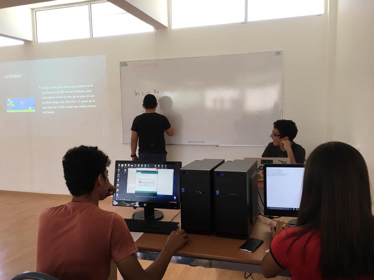ehawks6199's tweet photo. Iniciamos nueva temporada con cursos de introducción a la programación🤳🏻💚💻
#Proud2BEhawks  #ehawks https://t.co/0TRxbfTkMN