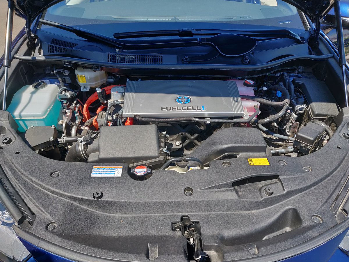 H2Colombia's tweet photo. Un poco menos conocida que la Tesla pero no menos impresionante. La Toyota Mirai es el vehículo a hidrógeno mas vendido del mundo. Zero emisiones CO2, una autonomia de más de 500 km y un tiempo de recarga inferior a 5 minutos. #MovilidadSostenible #FuelCell #H2Colombia #TOYOTA https://t.co/Lax1gHQ6Xk