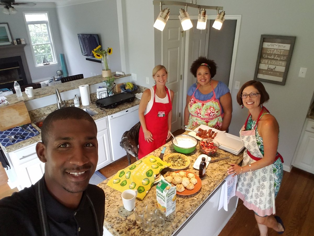 MrPaulTravers's tweet photo. Had a great time today with @MarySSluder and a few of our MCLs team building with fun breakfast recipes and collaborating around building teacher capacity. #AttacktheCore #SquadGoals 💪🏾 https://t.co/TMN3iHoVN8