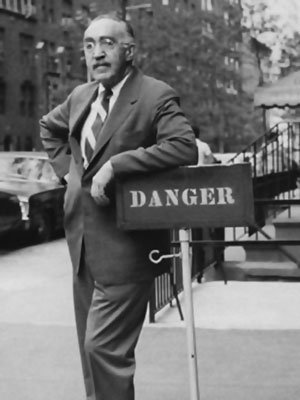 LindaLakeWriter's tweet photo. "The dubious privilege of a #freelance #writer is he’s given the freedom to starve anywhere." ~ #SJPerelman #amwriting #writerslife #authorsquote #writing #WritingCommunity https://t.co/dxYdc5fN18