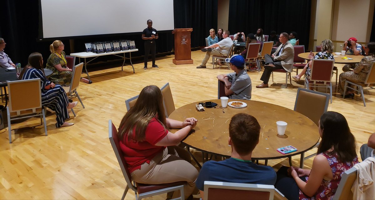 ChrisWidenerOH's tweet photo. Hearing student presentations about careers in agriculture
@OhioFarmBureau
#exploreag19
@CentralState87 https://t.co/kN9kUfV4v1