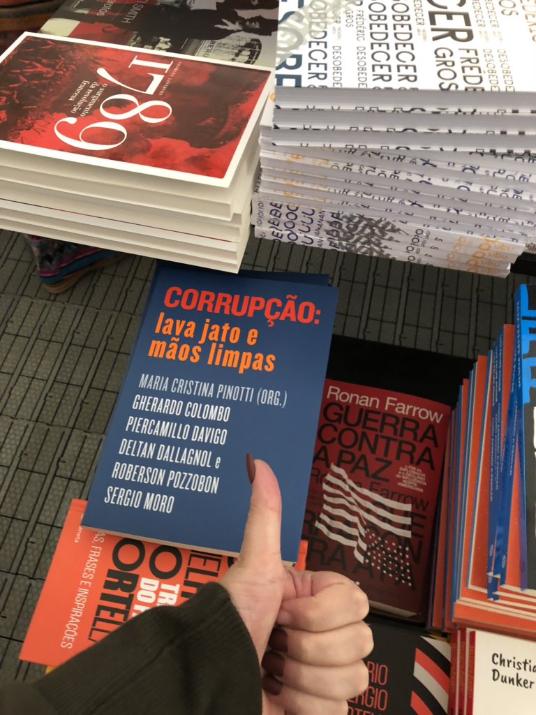 Malluperuzzi's tweet photo. @victorcandiani achei esse livro muito interessante hahahahaha https://t.co/dJe4ARmxbI