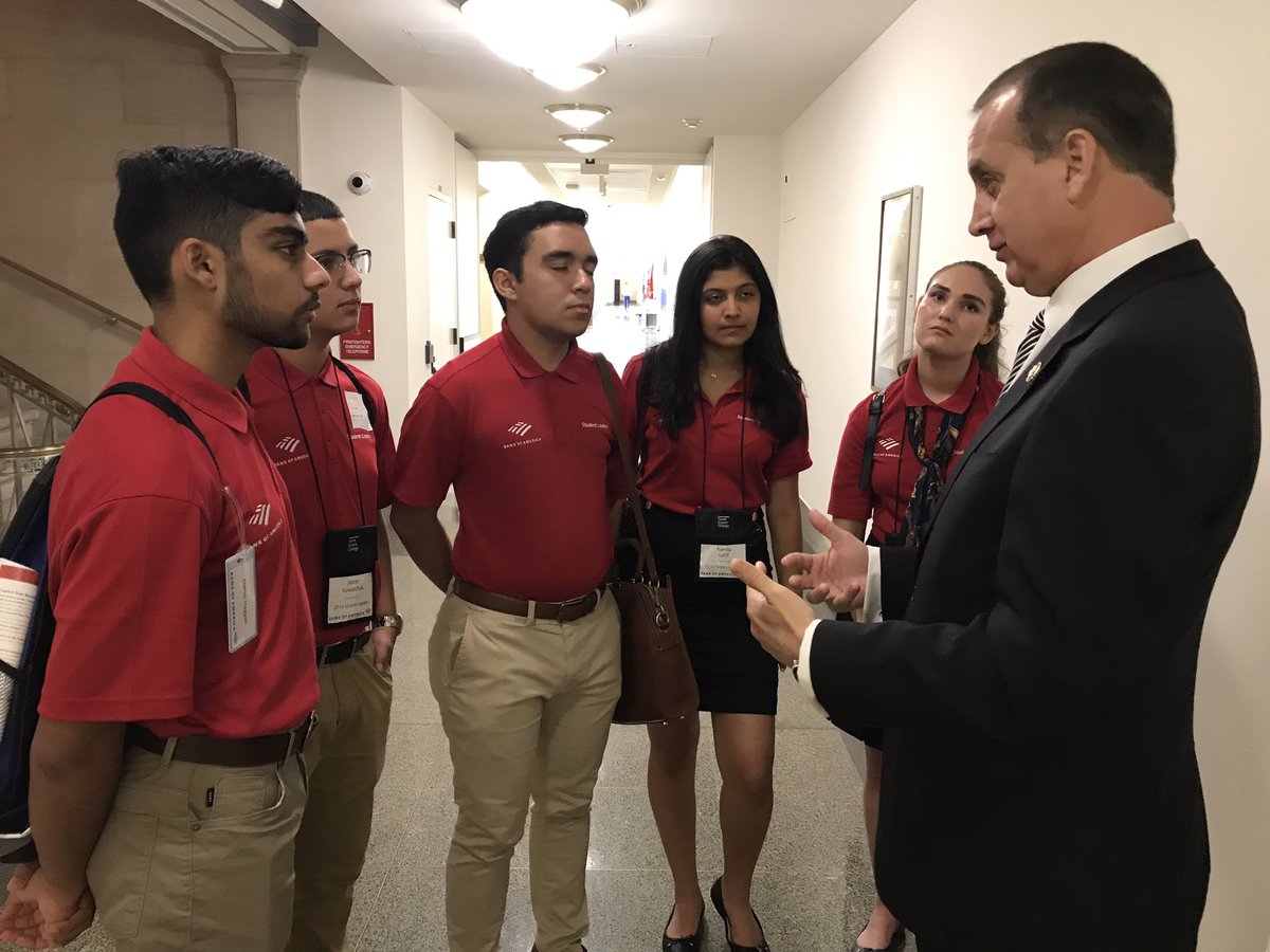 This morning #Miami #BofAStudentLeaders had the opportunity to meet @MarioDB at #CapitolHill day. Thank you for meeting with our #futureleaders @BankofAmerica #Iworkforbofa