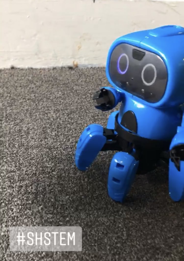 MsGomezEn5to's tweet photo. What do robots and invisible ink have in common? We saw them at the @spymuseum last week and today we made our own! π€π #CCAMakes #CCATeach #Invisibleink #robots #SHSTEM https://t.co/i6G2fJ74eQ