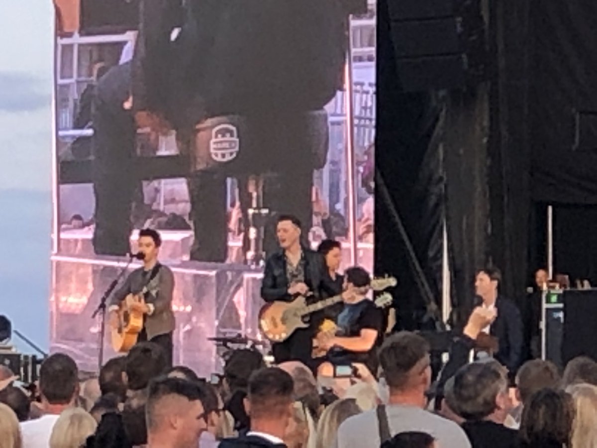 BBCFrediani's tweet image. Superb @stereophonics at @LythamFestival #LF10
