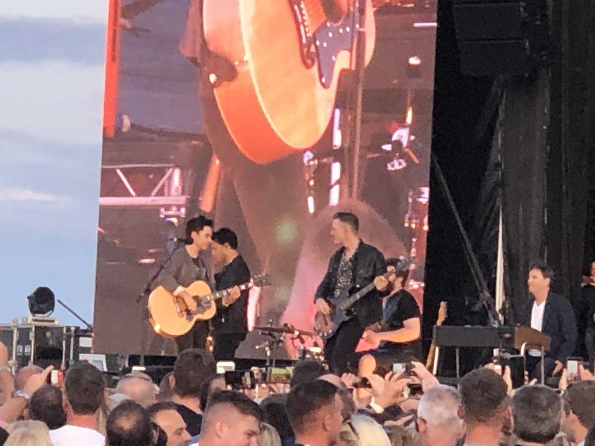 BBCFrediani's tweet image. Superb @stereophonics at @LythamFestival #LF10
