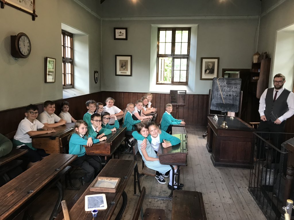 ALCRRYear5's tweet photo. We had a great time in St Fagans learning about life in a Victorian School @ALCRoseheyworth #memorybox #pupilvoice https://t.co/fIi5O7jRbq