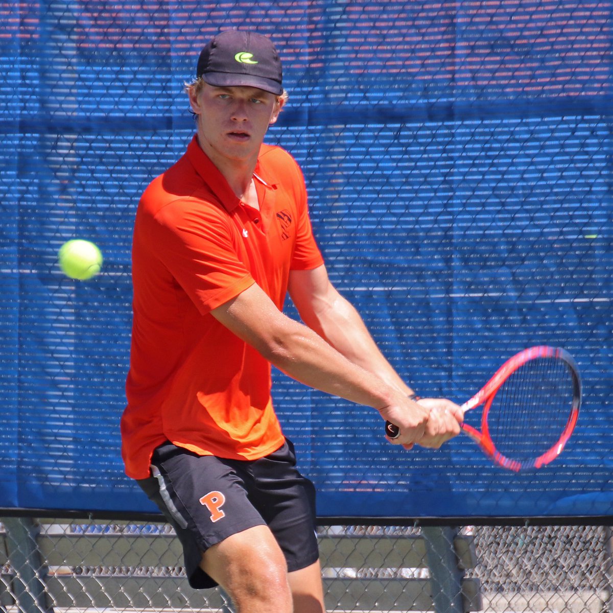 USTASoCal's tweet photo. The heat was turned up to the max in the men's singles round of 16 at #USTASoCal #OpenSectionals, as a group of high-caliber collegiate players representing teams as far away as @ptonmenstennis and @IndianaMTennis fought for a spot in the quarterfinals at Lakewood! #SoCalTennis https://t.co/r6HOAyIYYj