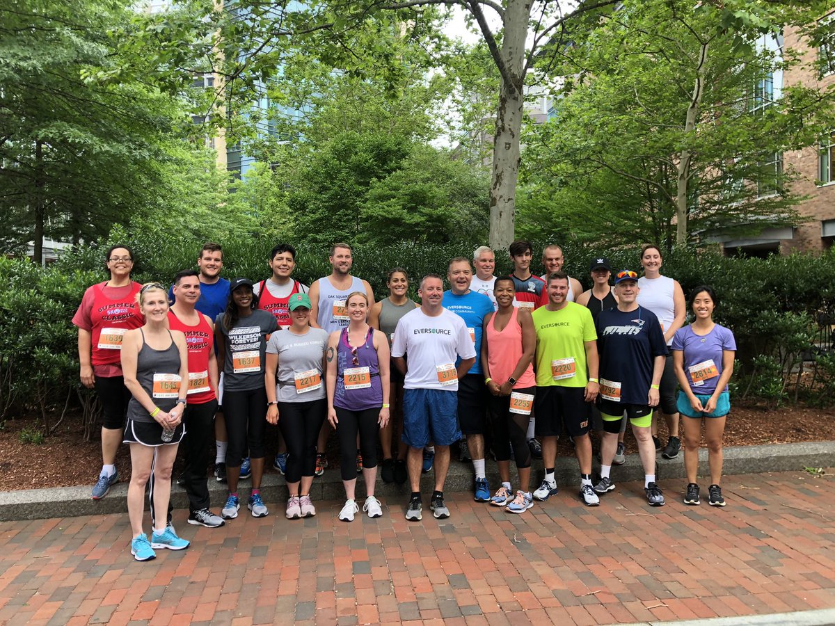 EversourceMA's tweet photo. A beautiful night for the Cambridge @Classics5K! Team #EversourceMA is ready to run 🏃‍♀️🏃‍♂️. All proceeds from this race benefit the Cambridge Rindge and Latin Public School Track Team. https://t.co/dsvu6galMm