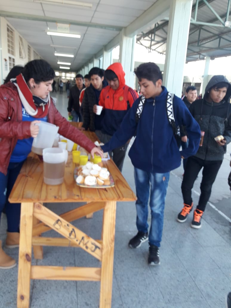 Hoy acompañe a  los   134 jóvenes Y docentes que estudian para rendir sus materias previas en el colegio N*  5159 de B* Palermo  compromiso y esfuerzo de parte de TODOS 📗📘📙📖
#VamosPorMasNiñosyJovenesFelices 
<a href="/UrtubeyJM/">Juan Manuel Urtubey</a> <a href="/miguelisaok/">Miguel Ángel Isa</a> <a href="/patriciapinasco/">Patricia Pinasco</a>