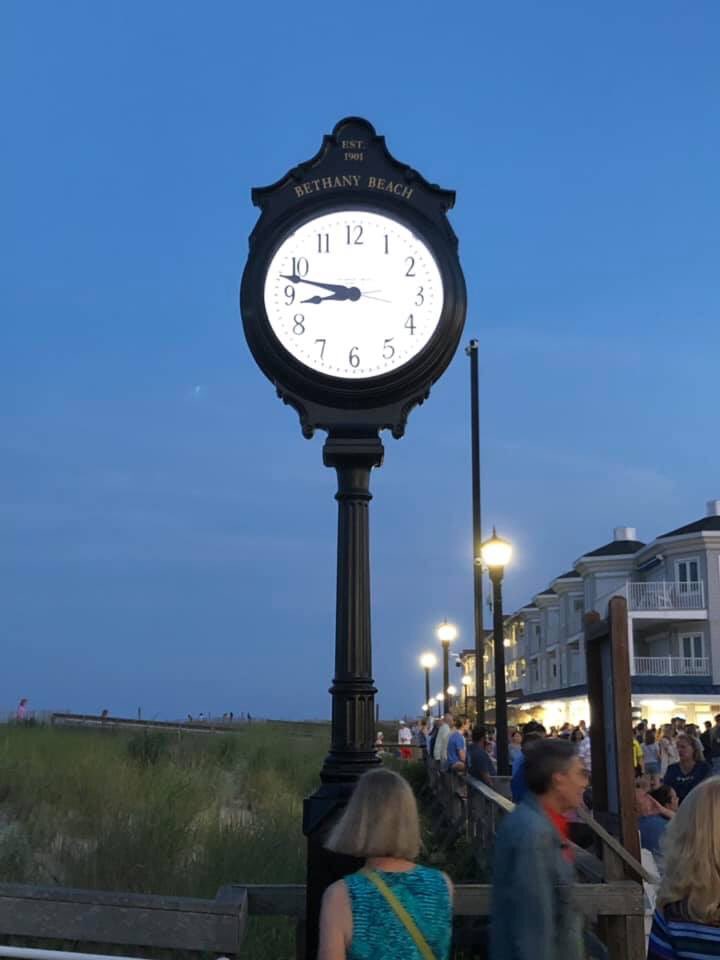 BayForestHomes's tweet photo. It’s TIME ⏰ to make your way to #BethanyBeach and find your New #BeachHome with #MainStreetHomesDE at @BayForest! Beautiful photo courtesy of #TownOfBethanyBeach #BethanyBeachEventsAndEntertainment #BoardwalkClock https://t.co/w3edq3DJKr