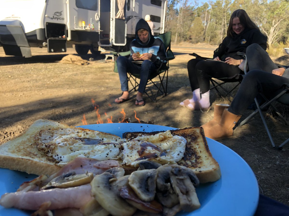 _actiondad's tweet image. We’re off for a short relaxing #teambrayminiroadtrip2019 destination unknown. Bacon and Eggs before we move on.