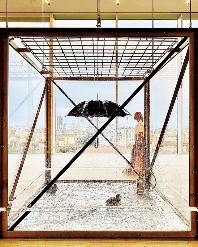 SusiKenna's tweet photo. 🌂 umbrella, ella, ella, eh, eh, eh
—
@fondazioneprada #fondazioneprada #damienhirst https://t.co/F8EezdKqEZ https://t.co/8WmuqqYtdO