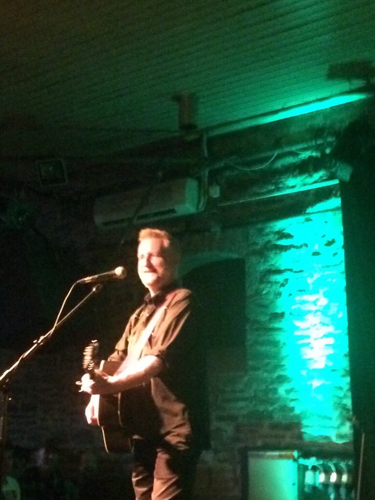 Thanks <a href="/billybragg/">Billy Bragg</a> <a href="/FiddlersBristol/">Fiddlers Club</a> great night solidarity of music, stopping the cynicism &amp; kicking out the racists