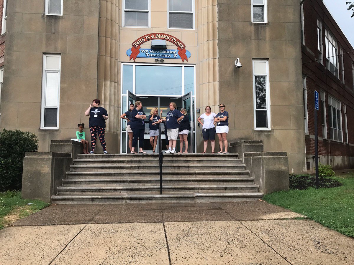 iSucceedPSD's tweet photo. The #summerlearning teachers at @LincolnElemPSD are filled with #pottstownspirt #pottstownproud #keepourkidslearning #thisisamagicplace #learningosfun @JohnJarmato @PSDRODRIGUEZ @PADeptofEd @PSAYDN @summerlearning @afterschool4all https://t.co/GeY6axbsDx